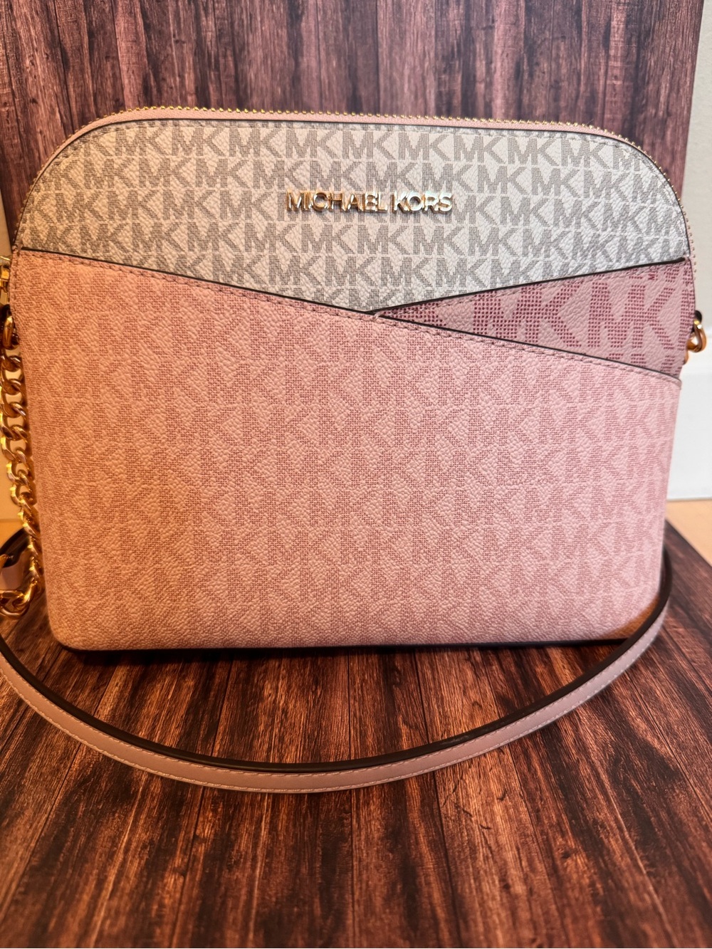 ✨Brand New Michael Kors Pink and Beige Signature Patchwork Crossbody Bag✨